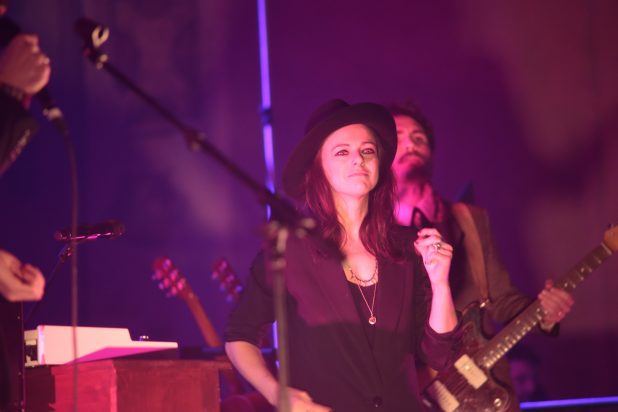 Rachele Bastreghi dei Baustelle canta una canzone