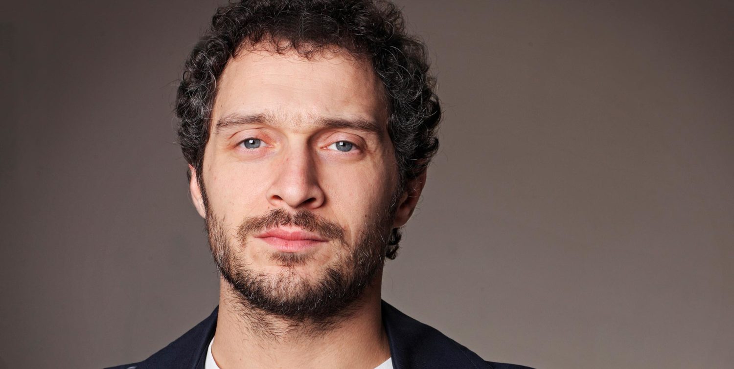 Ritratto di Claudio Santamaria
