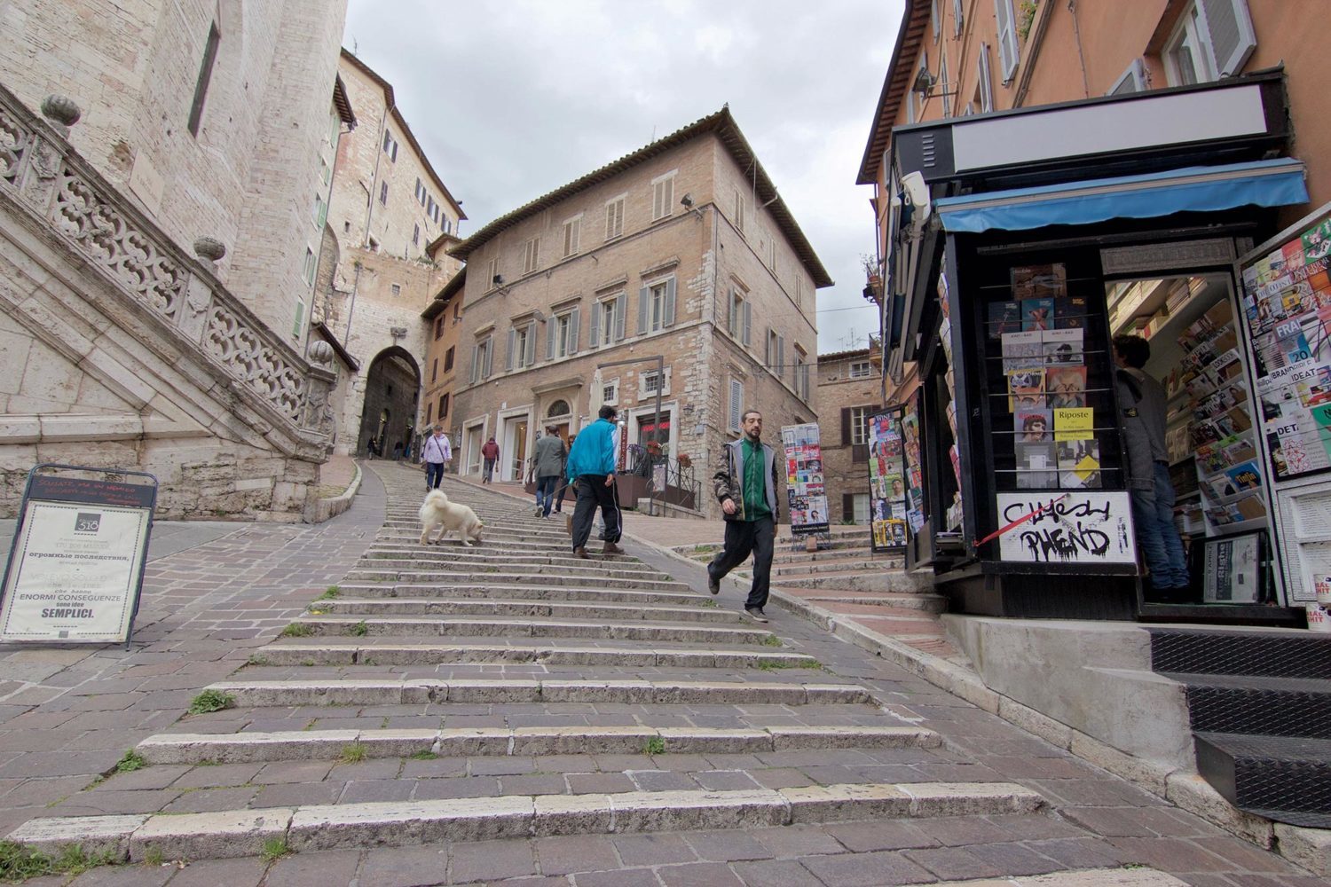 edicola 518 vista dalle scale di sant'ercolano, Perugia