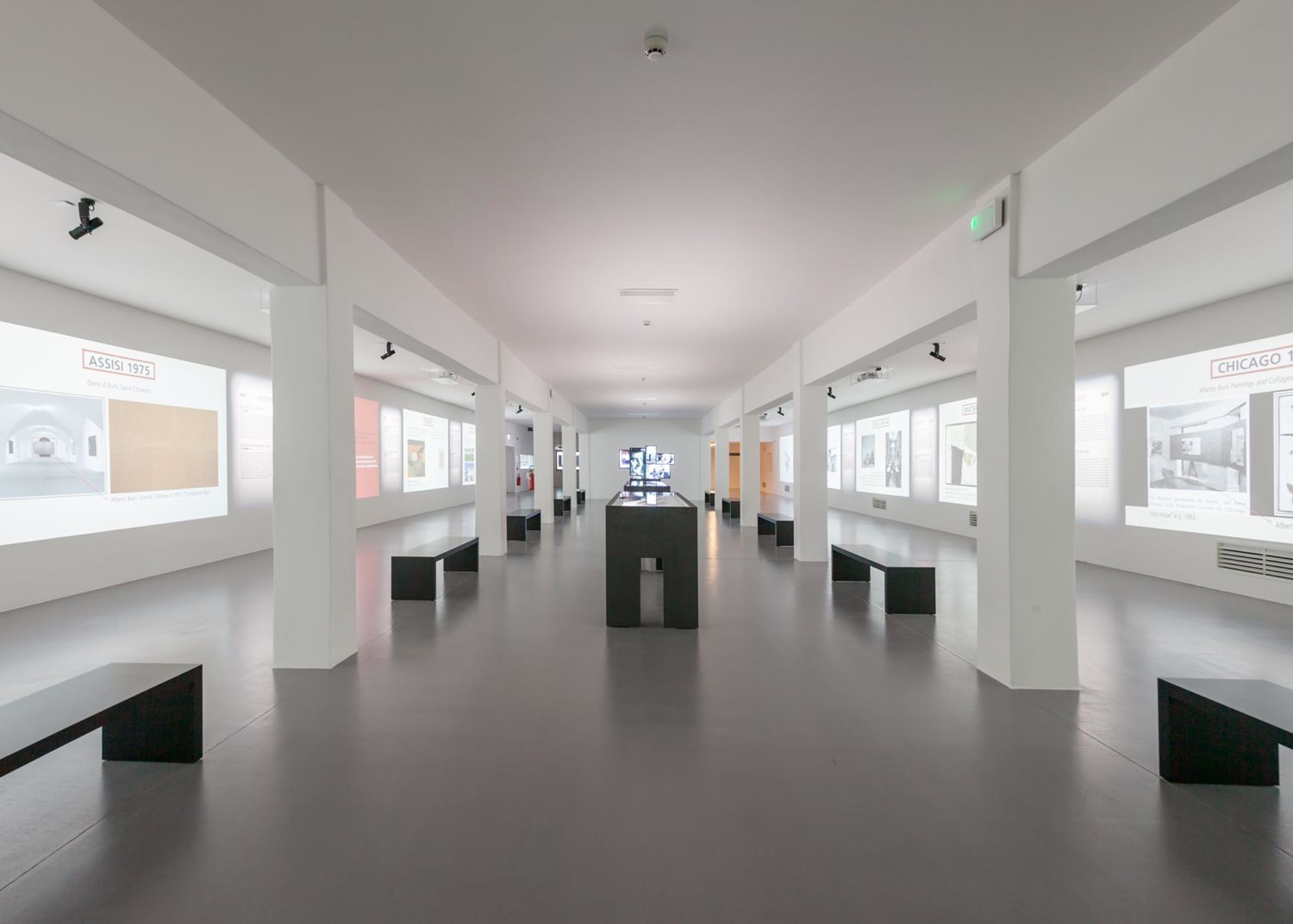 panoramica dell'area multimediale Burri Documenta